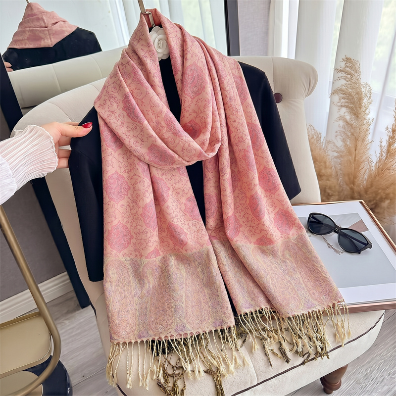 Shawl Wrap Winter - Sciarpa Vintage Rosa Cipria con Motivo